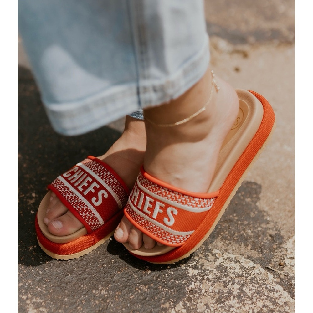 Womens KC CHIEFS platform sandals W9 never worn
